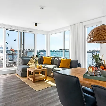 Aloha: Meerblick, Sauna, Dachterrasse, Bootsanleger Holiday home *