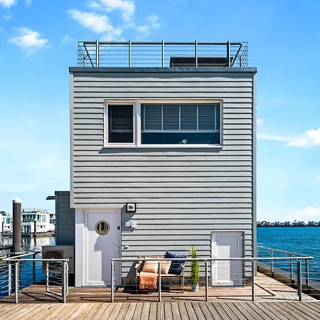 Aloha: Meerblick, Sauna, Dachterrasse, Bootsanleger