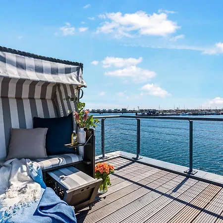 Aloha: Meerblick, Sauna, Dachterrasse, Bootsanleger Holiday home