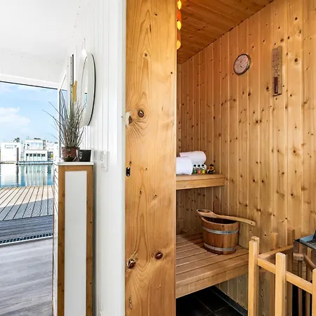 Aloha: Meerblick, Sauna, Dachterrasse, Bootsanleger Holiday home