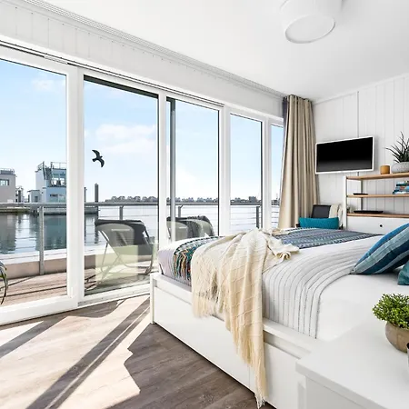 Aloha: Meerblick, Sauna, Dachterrasse, Bootsanleger Holiday home Olpenitz
